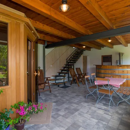 Vamosi Vendeghaz * Nemesvámos