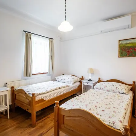 Vamosi Vendeghaz * Nemesvámos