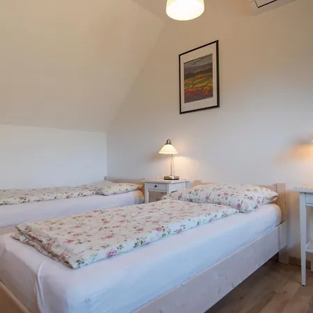 Vamosi Vendeghaz * Nemesvámos